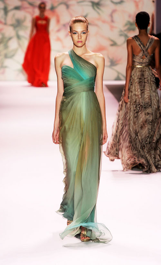 Illustration for article titled Monique Lhullier's Gowns Leave Audience Gasping In Awe